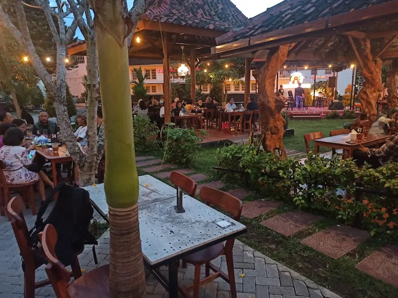 Taru Martani Coffee & Resto 1918